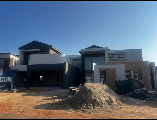 5 BEDROOM HOUSE FOR SALE IN MIDSTREAM HEIGHTS